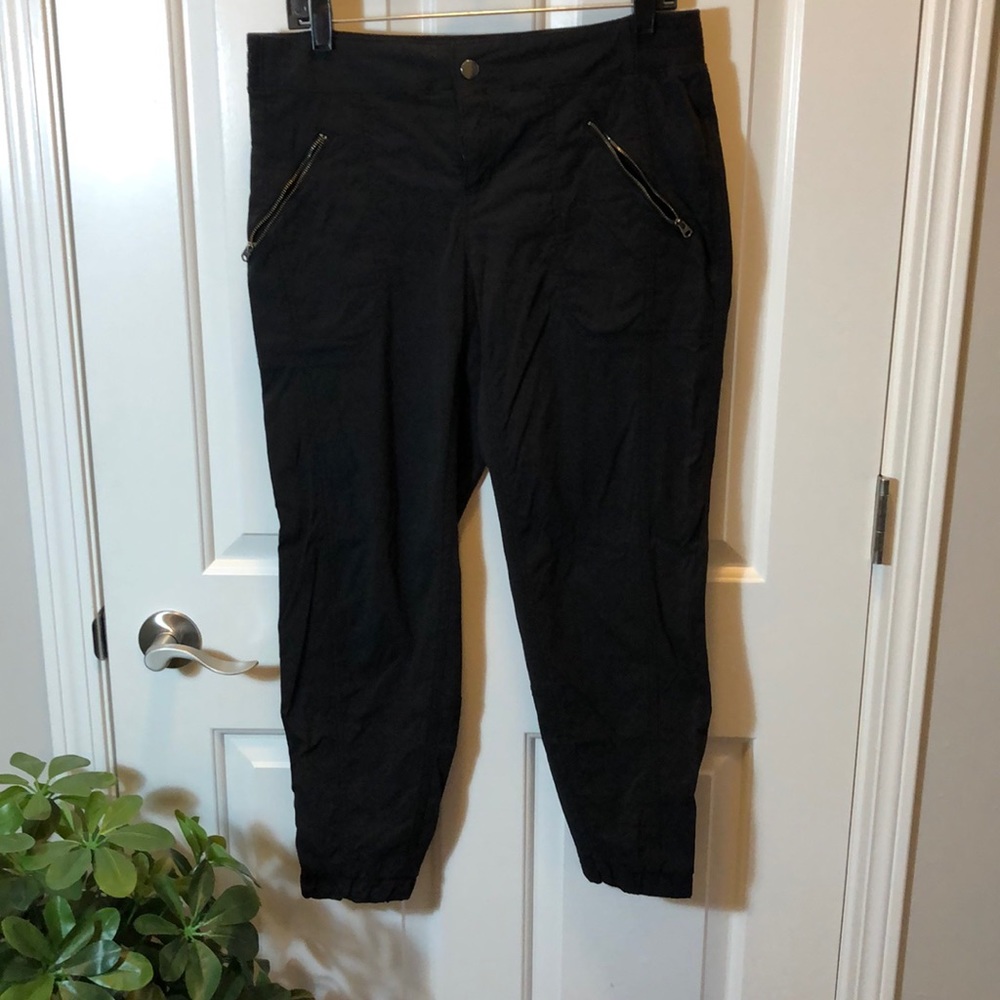 Athleta black cropped pants